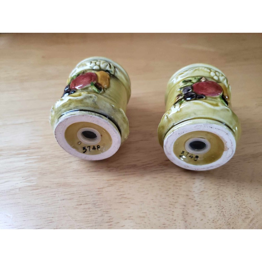 Lefton Fruit Salt Pepper Shakers Japan Apple Pear Grapes #3748 Vintage - Picture 6 of 7
